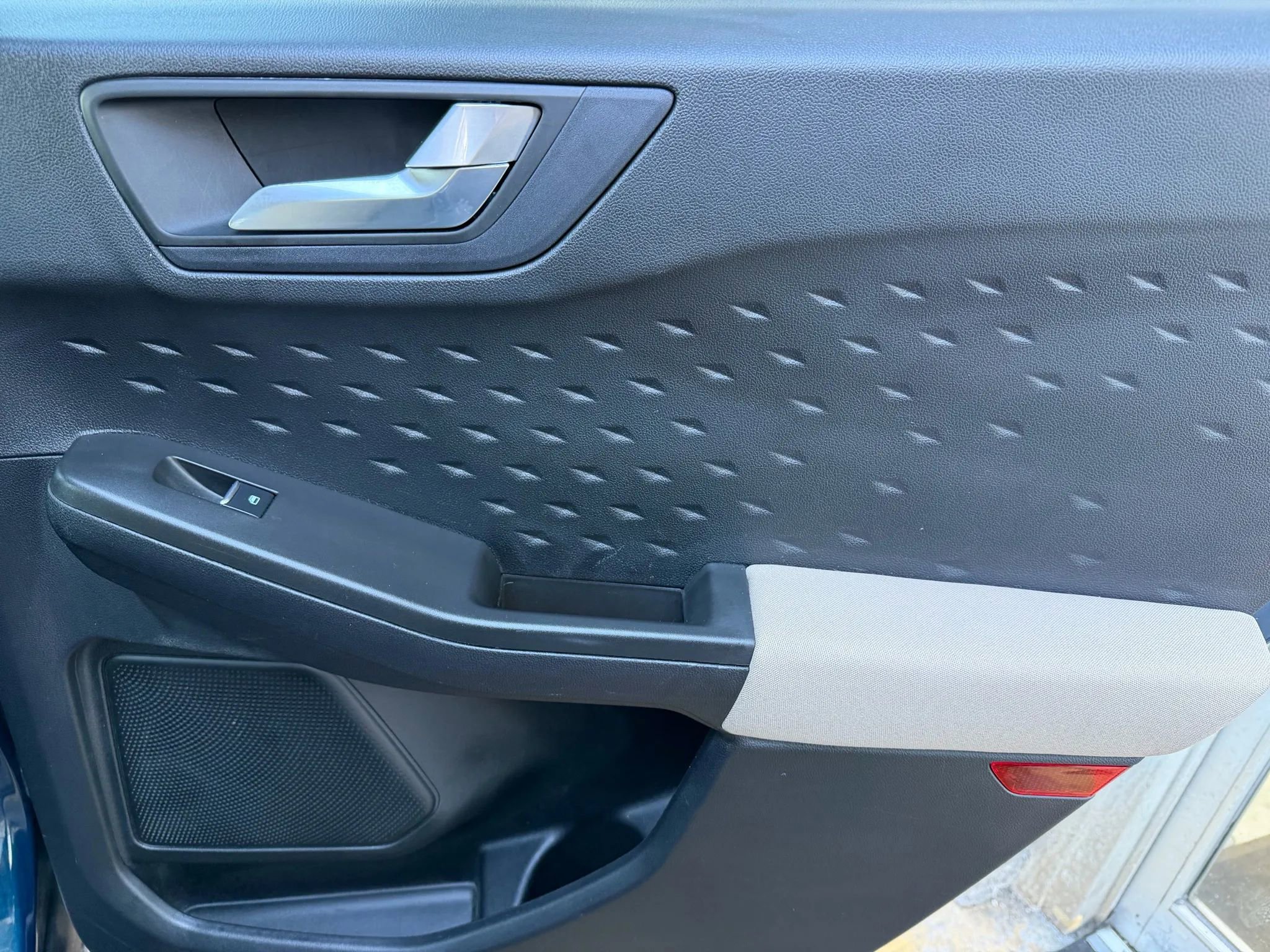 Used 2020 Ford Escape SE image 13