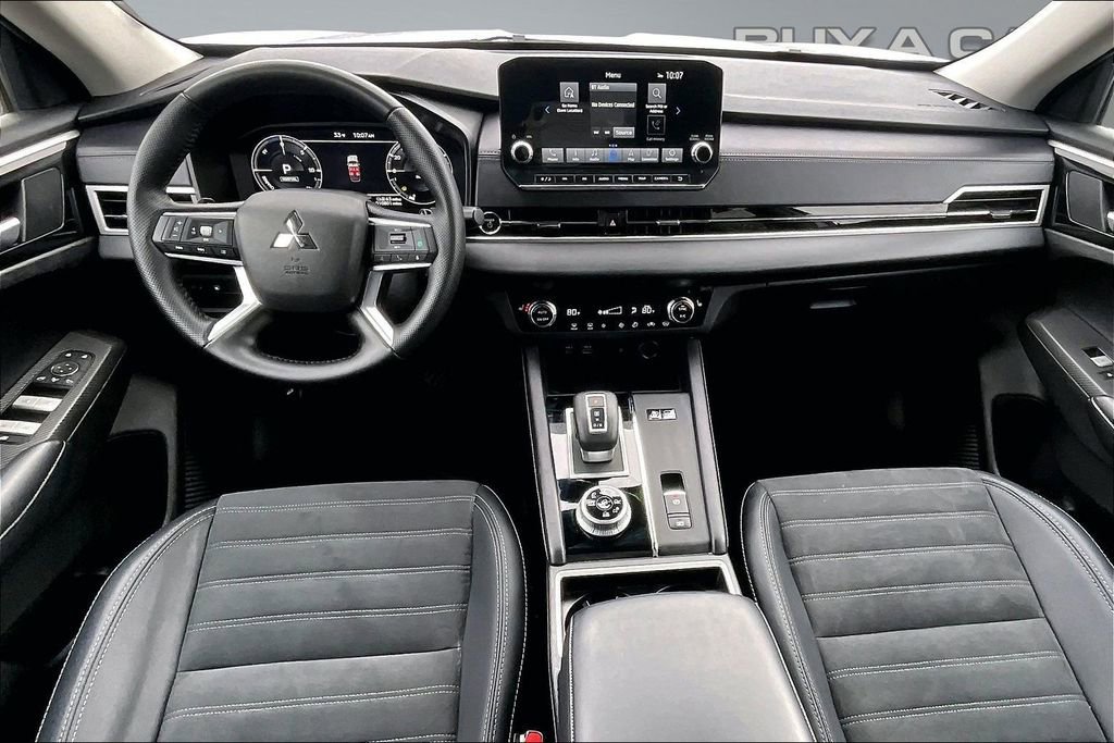 Used 2025 Mitsubishi Outlander LE image 16