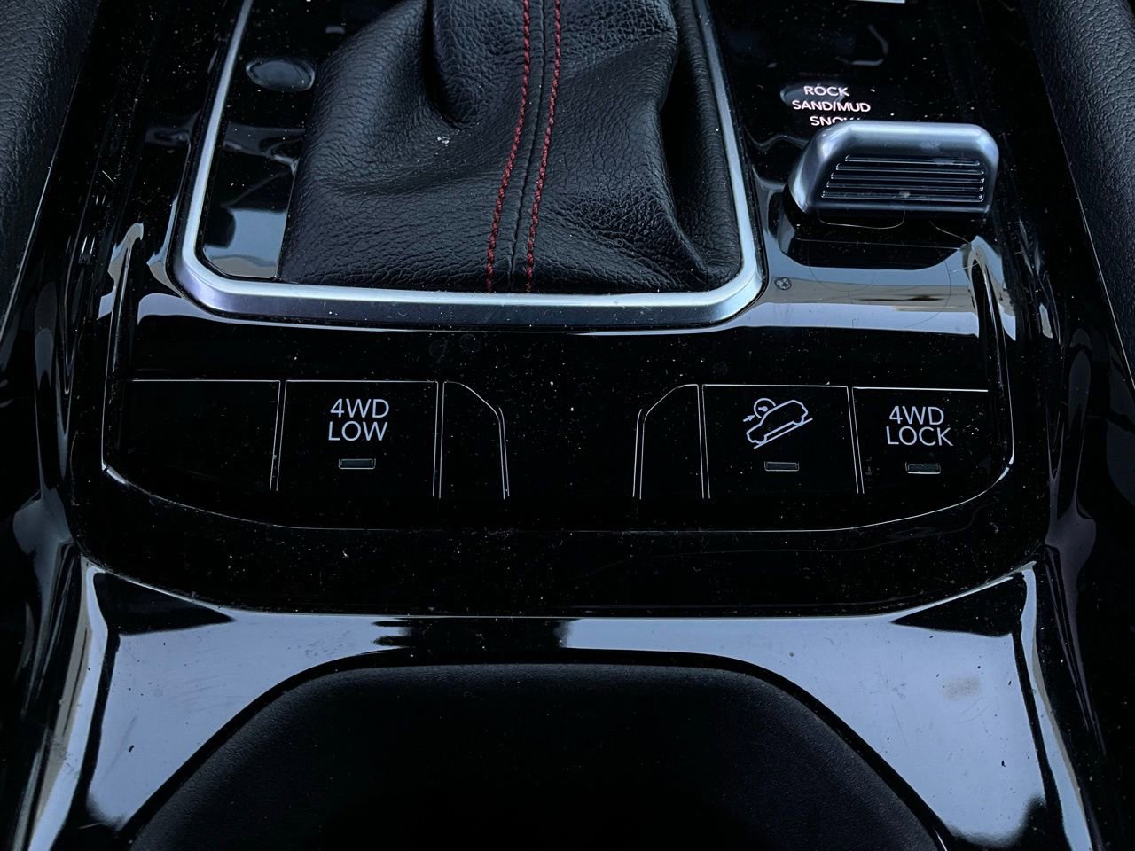 Used 2025 Jeep Compass Trailhawk w/ Trailer Tow Group image 22