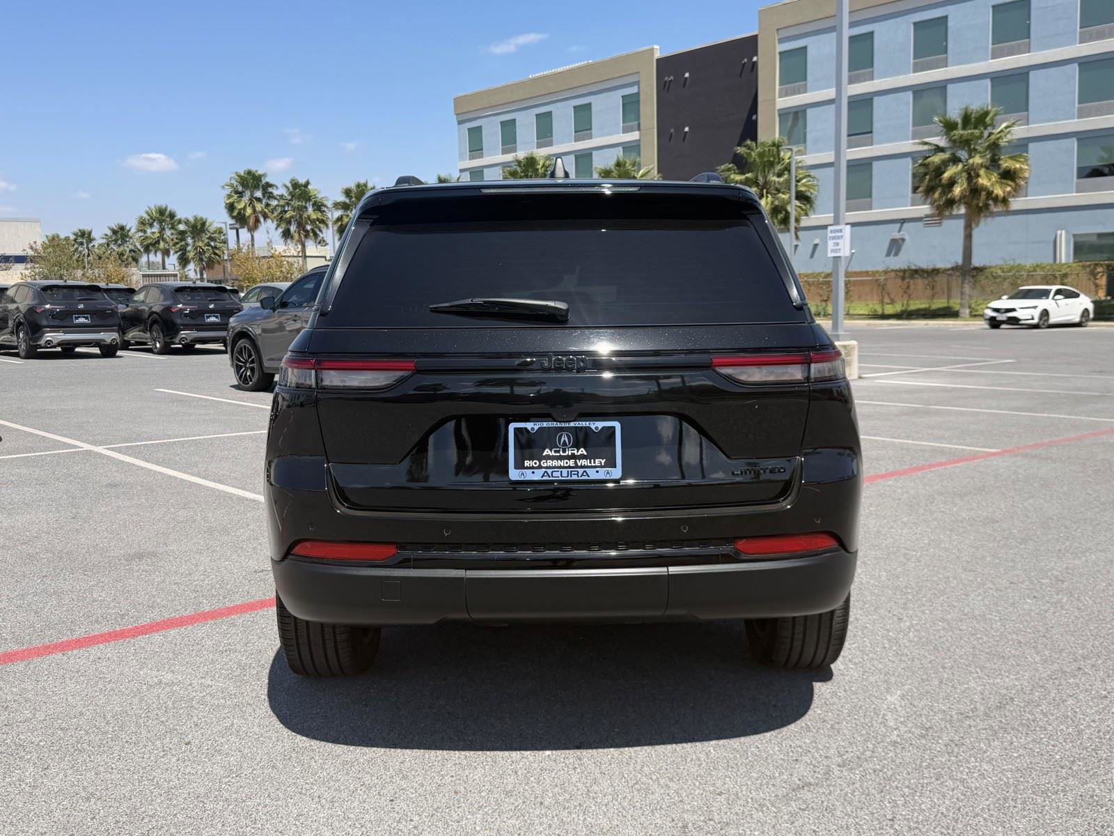 Used 2025 Jeep Grand Cherokee Limited w/ Black Appearance Package image 18