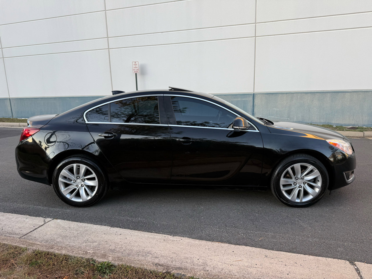 Used 2015 Buick Regal image 8
