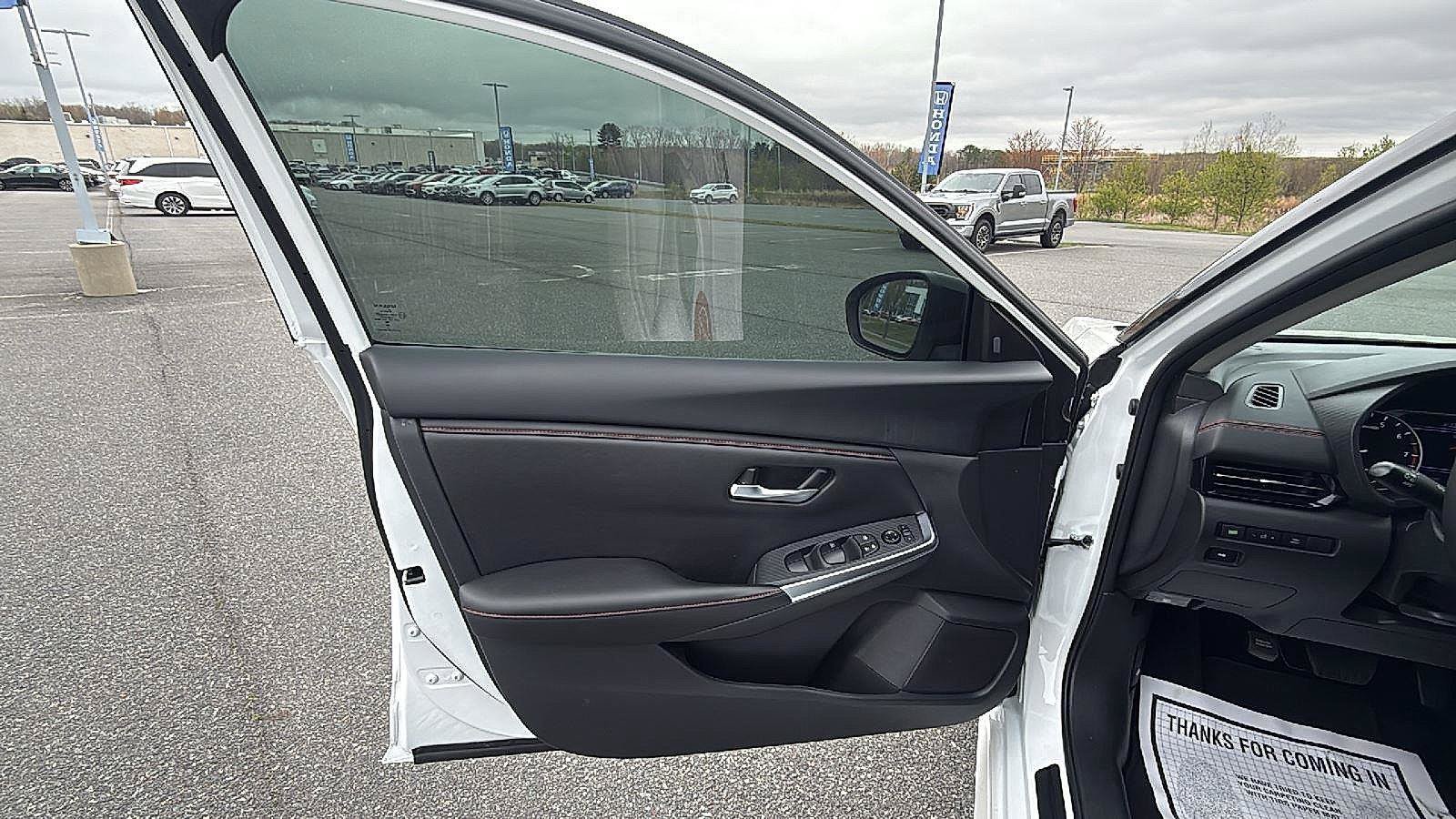 Used 2025 Nissan Sentra SR FWD image 23