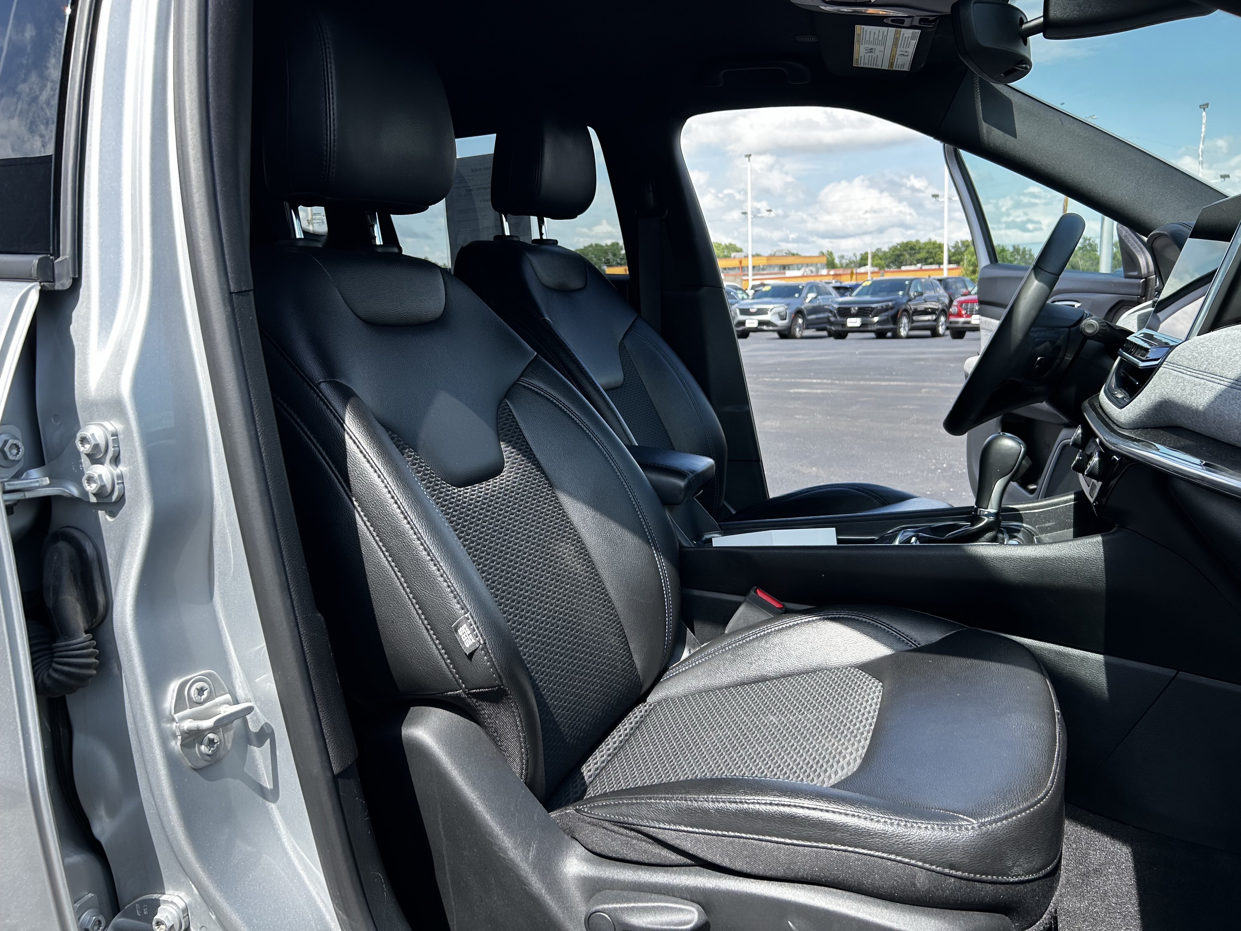 Used 2024 Jeep Compass Latitude AWD/4WD image 16