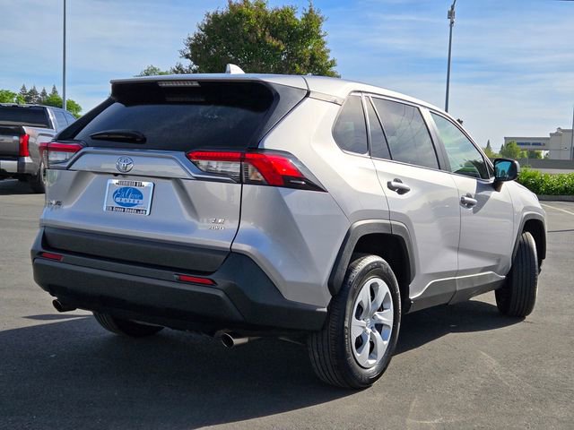 Used 2024 Toyota RAV4 LE image 4