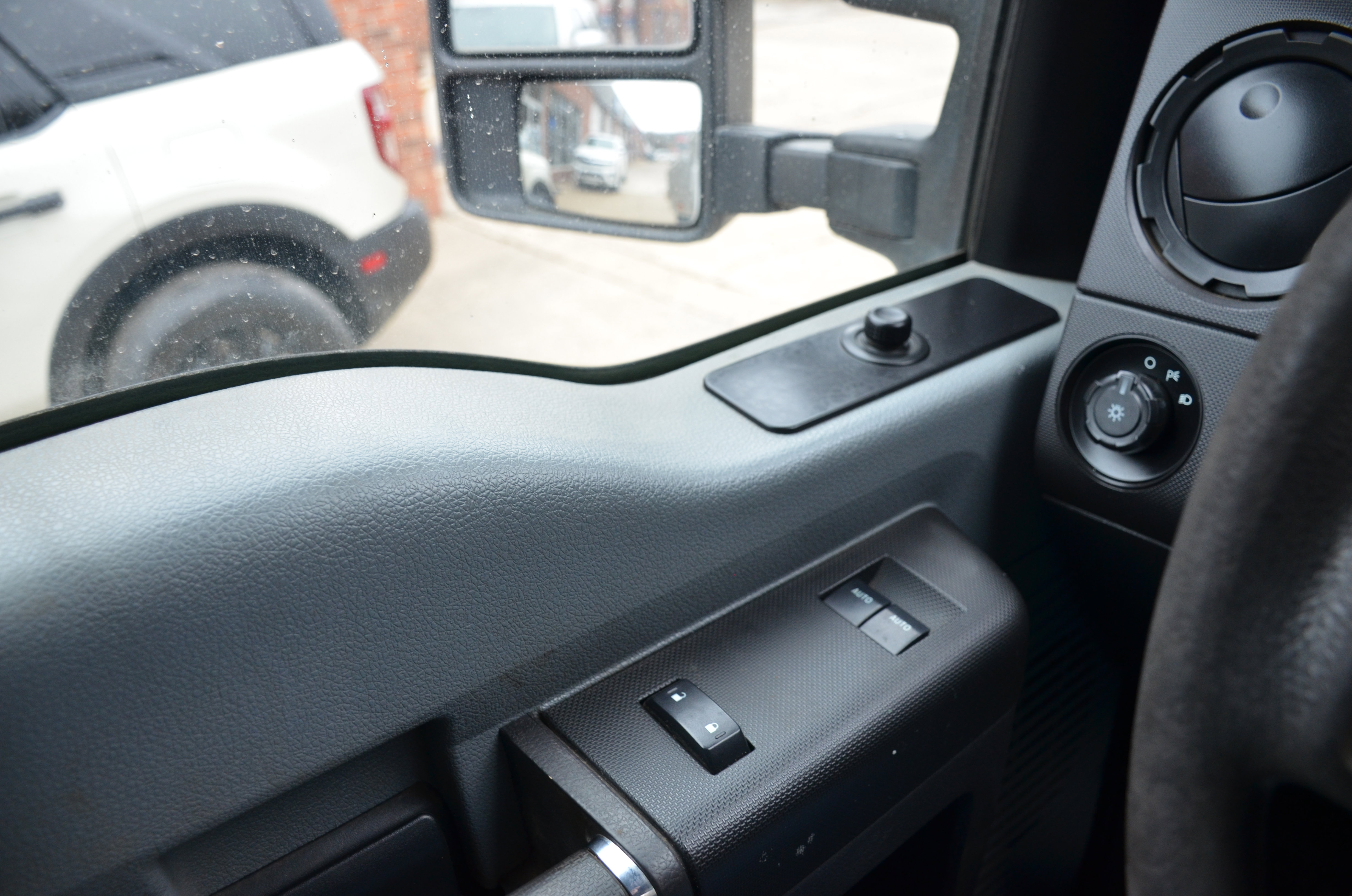 Used 2015 Ford F350 XL w/ Power Equipment Group AWD/4WD image 9