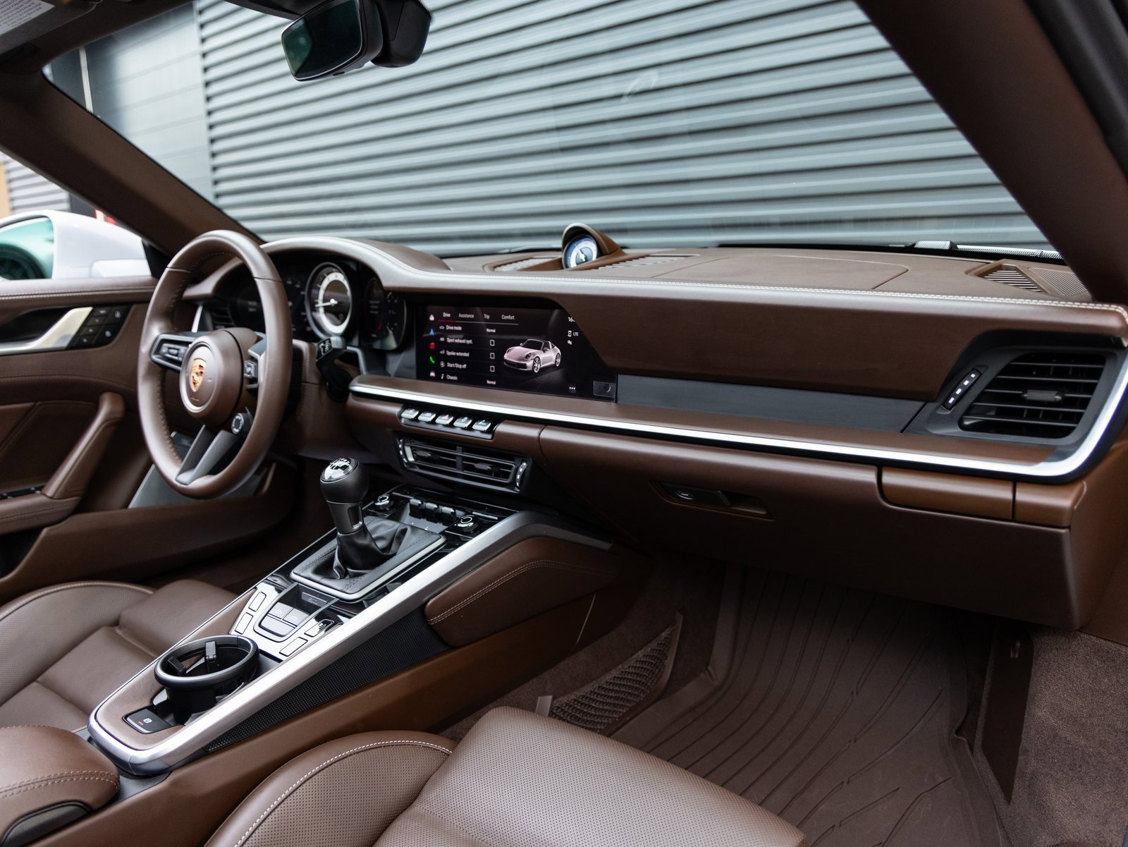 Used 2024 Porsche 911 Targa 4S w/ Premium Package image 33