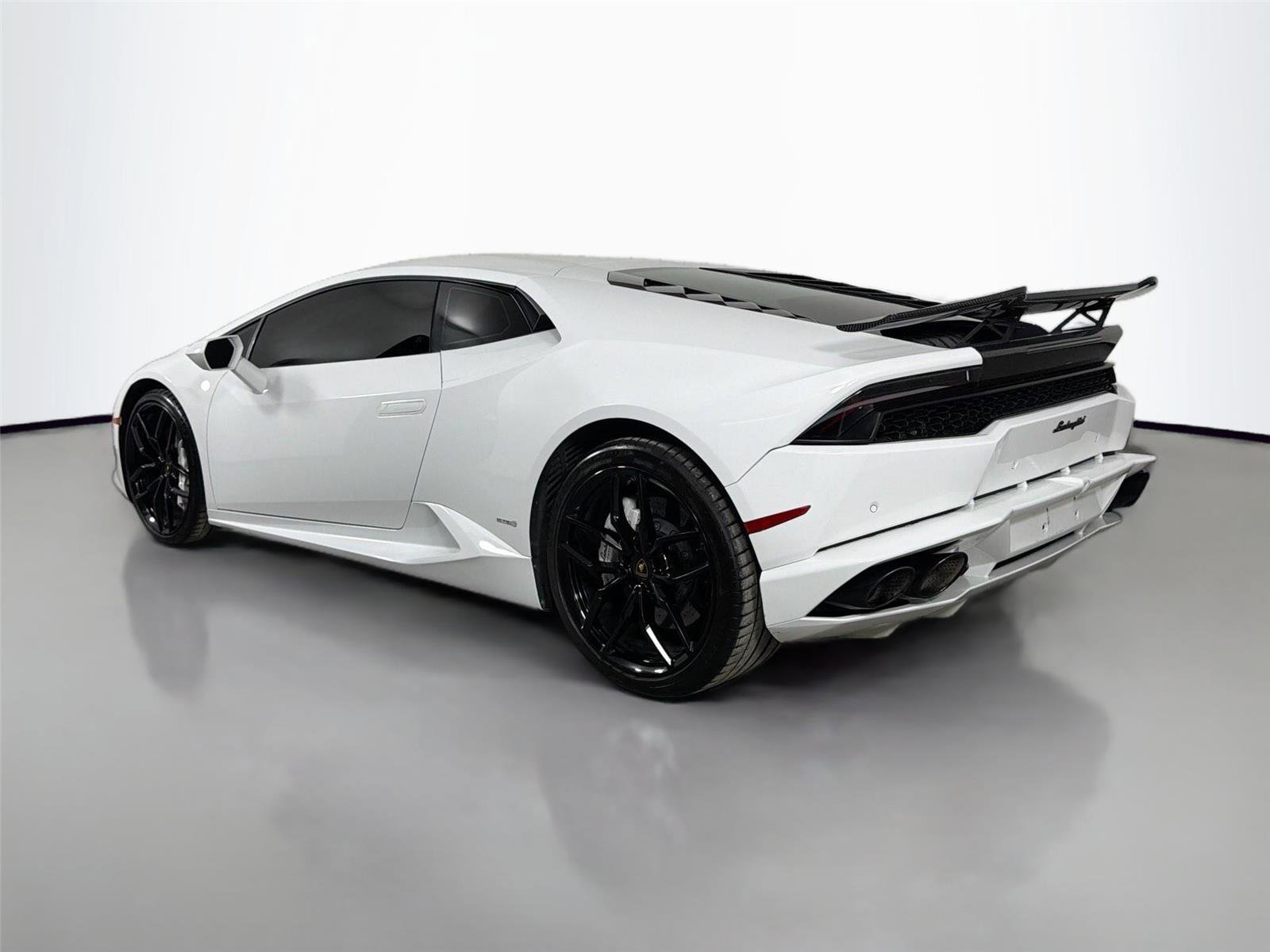 Used 2015 Lamborghini Huracan LP 610-4 AWD/4WD image 3
