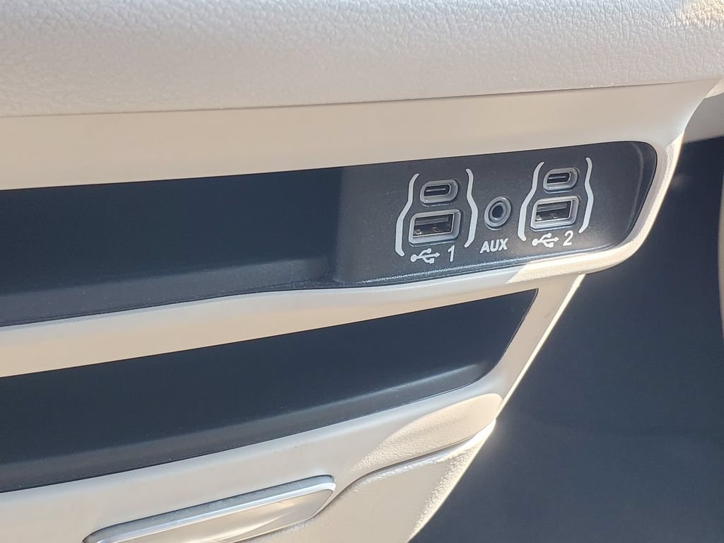 Used 2024 Chrysler Pacifica Touring-L FWD image 21