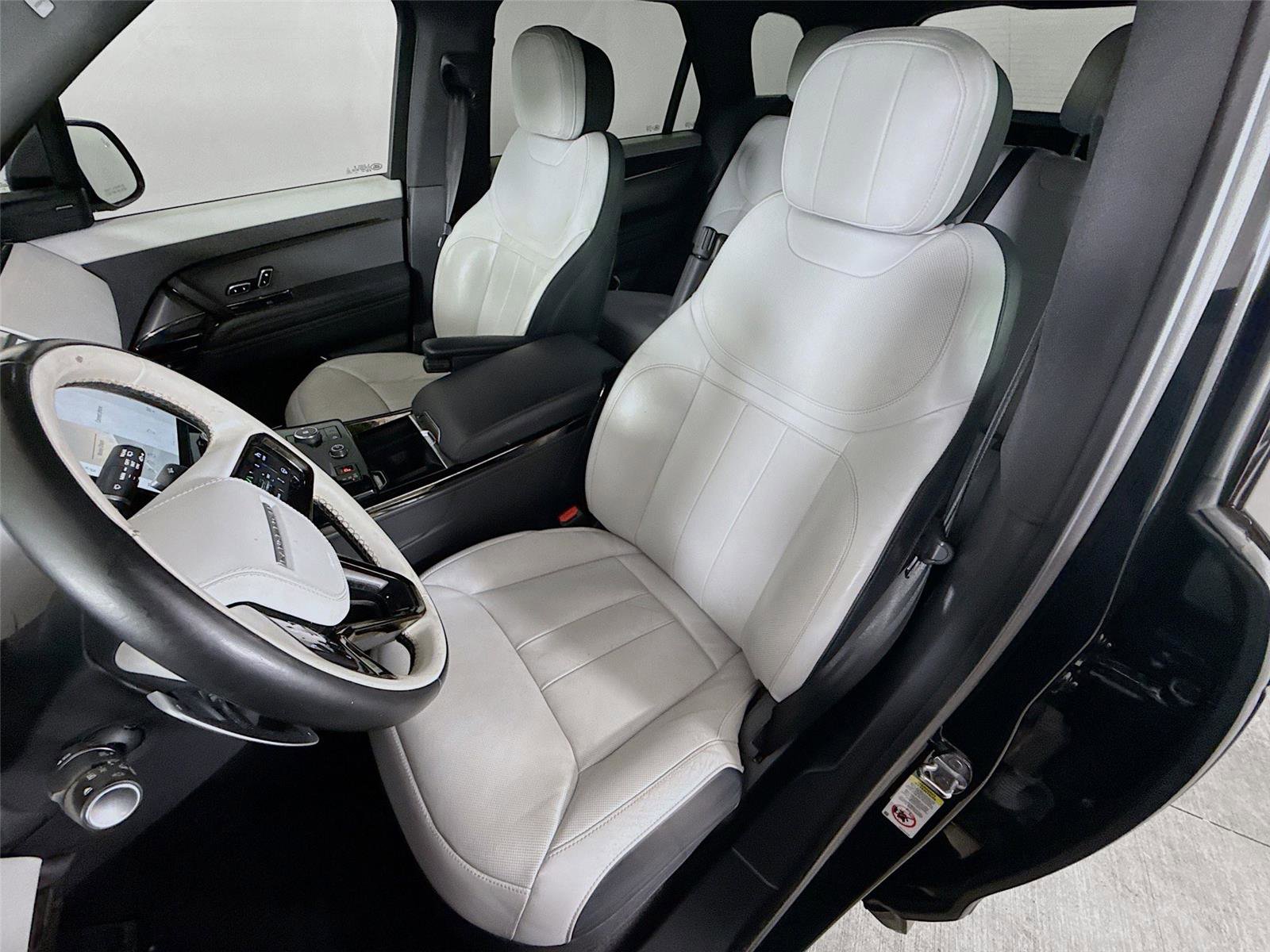 Used 2023 Land Rover Range Rover Sport SE Dynamic AWD/4WD image 2