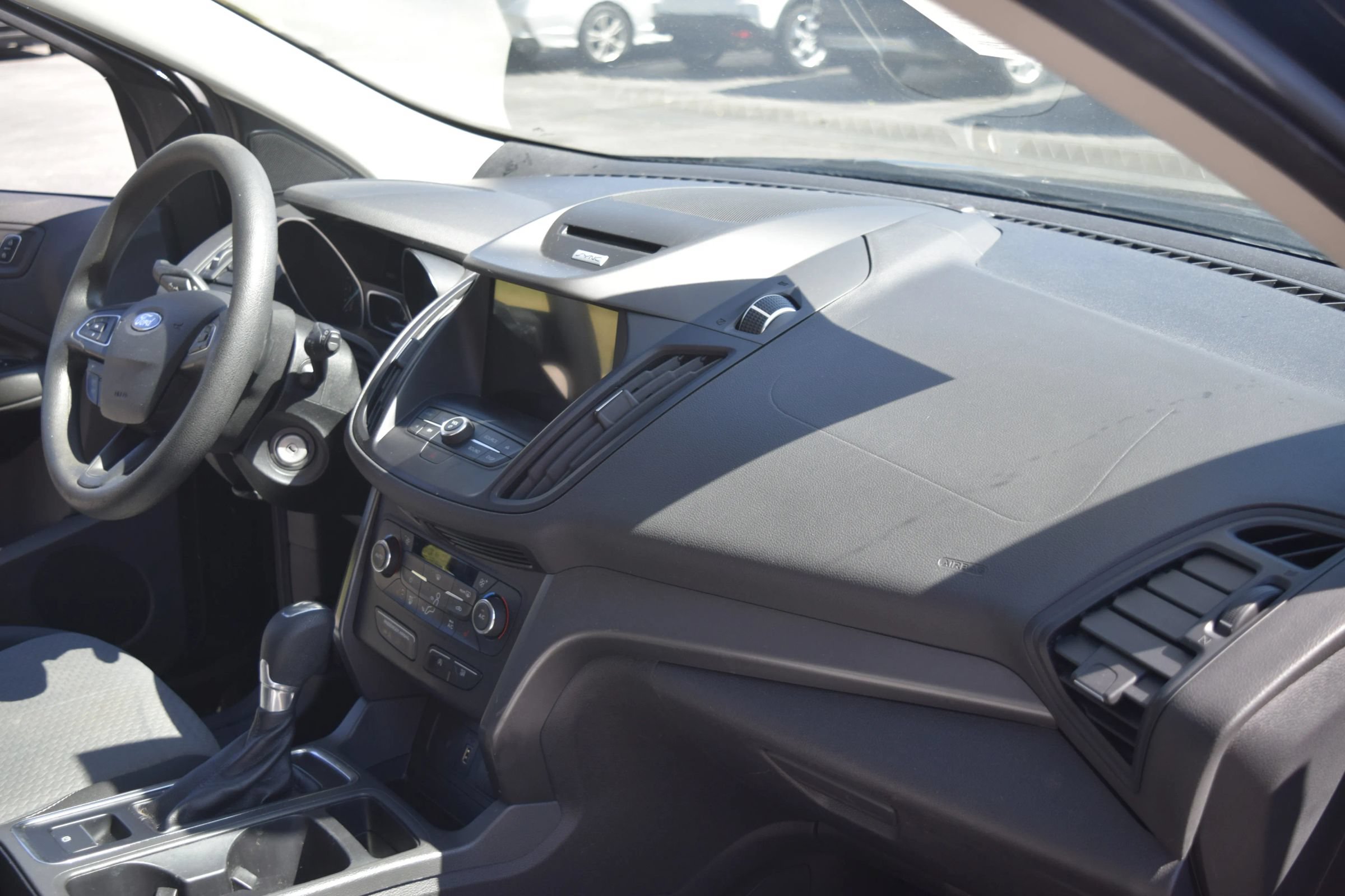 Used 2017 Ford Escape SE w/ Equipment Group 201A FWD image 9