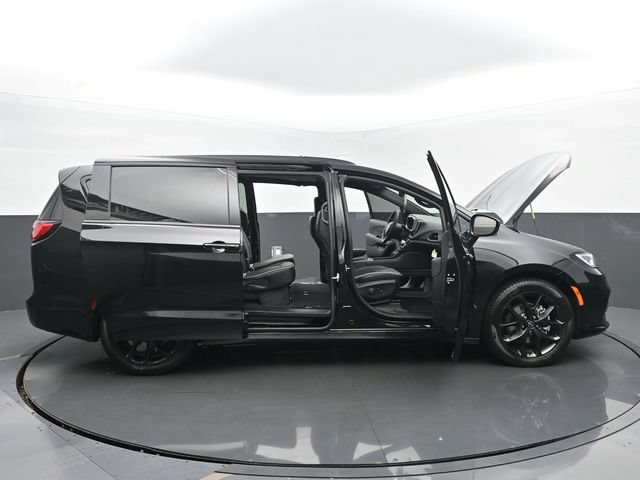New 2025 Chrysler Pacifica Limited FWD image 57