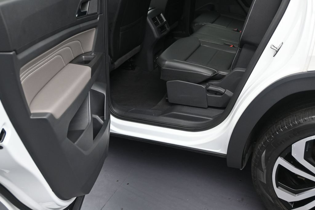 Used 2023 Volkswagen Atlas SEL AWD/4WD image 13