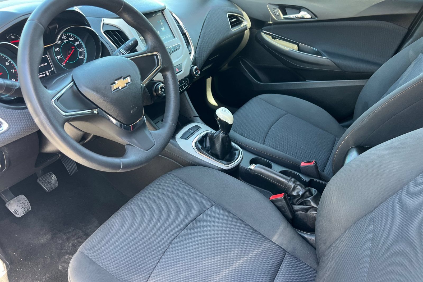 Used 2017 Chevrolet Cruze LS FWD image 11