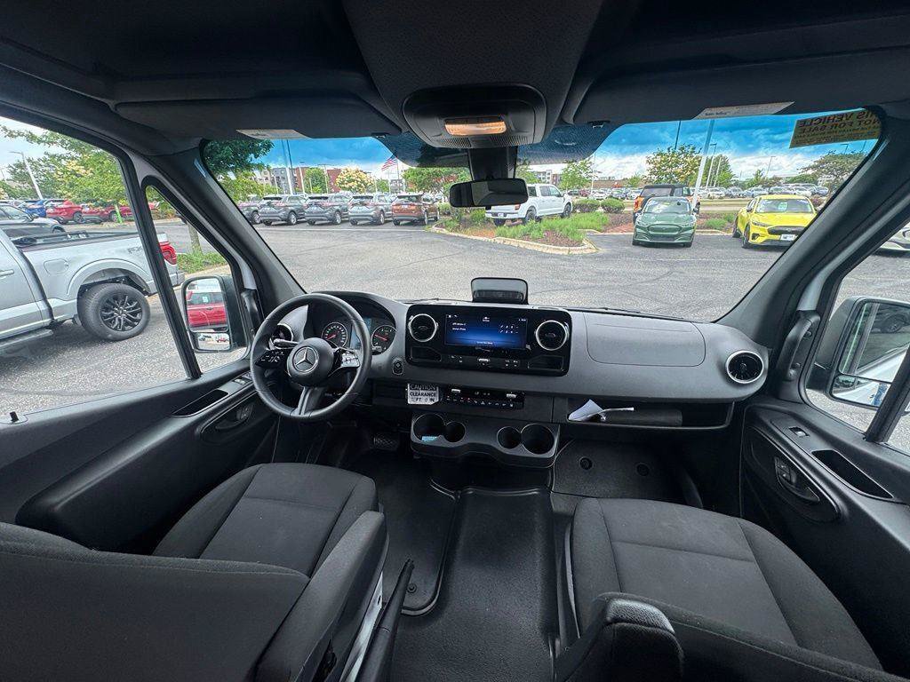 Used 2025 Mercedes-Benz Sprinter 2500 image 15