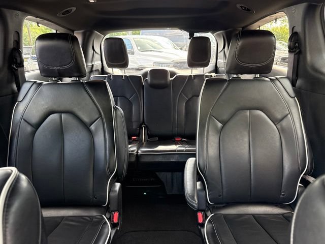 Used 2025 Chrysler Pacifica Limited FWD image 25