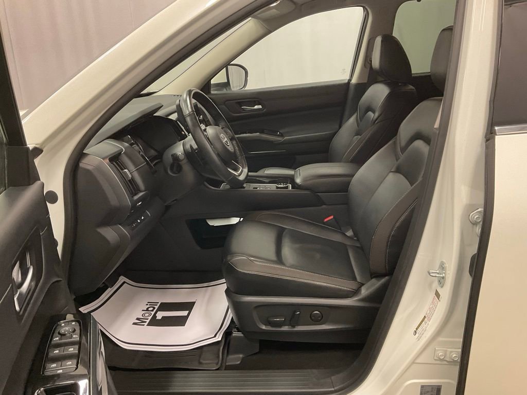Used 2023 Nissan Pathfinder SL image 4