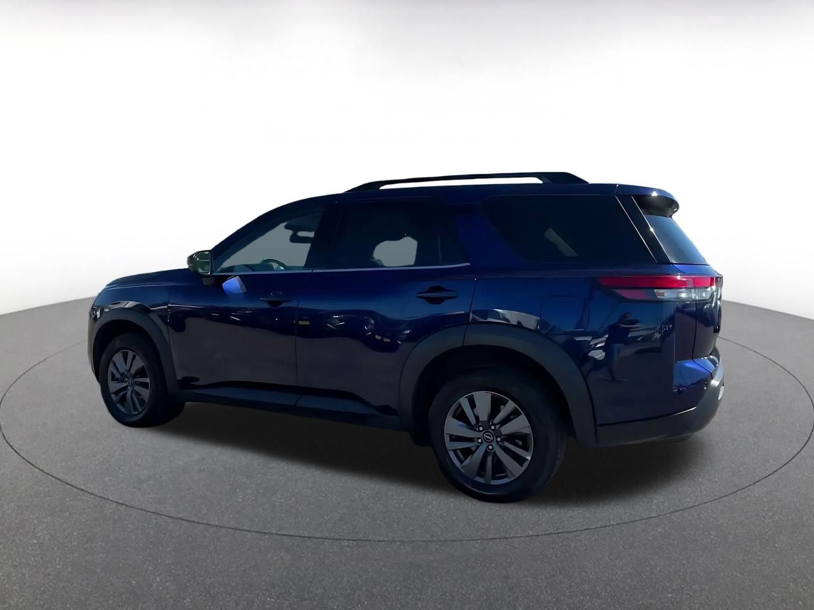 Used 2025 Nissan Pathfinder SV AWD/4WD image 8