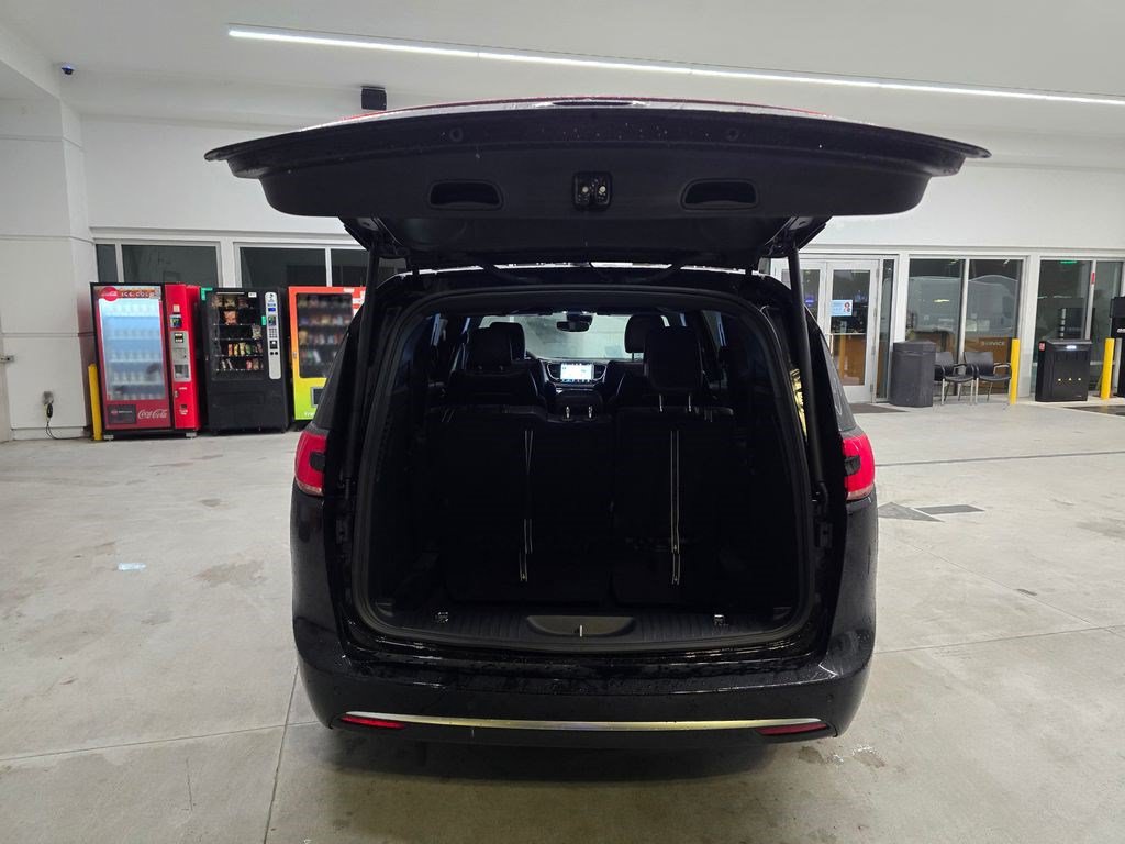 New 2027 Chrysler Pacifica Select FWD image 33