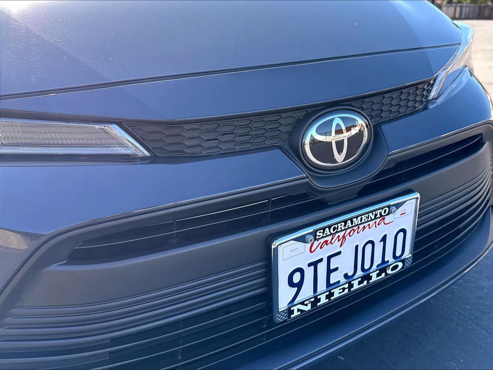 Used 2025 Toyota Corolla LE FWD image 33