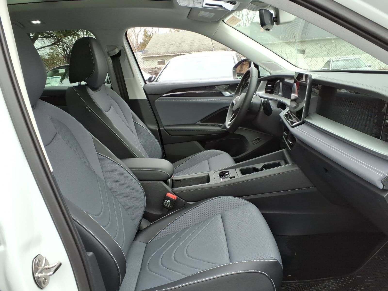 New 2025 Volkswagen Tiguan SE image 6