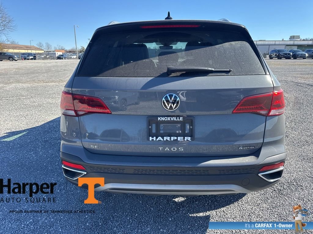 Used 2024 Volkswagen Taos SE w/ Panoramic Sunroof Package image 4