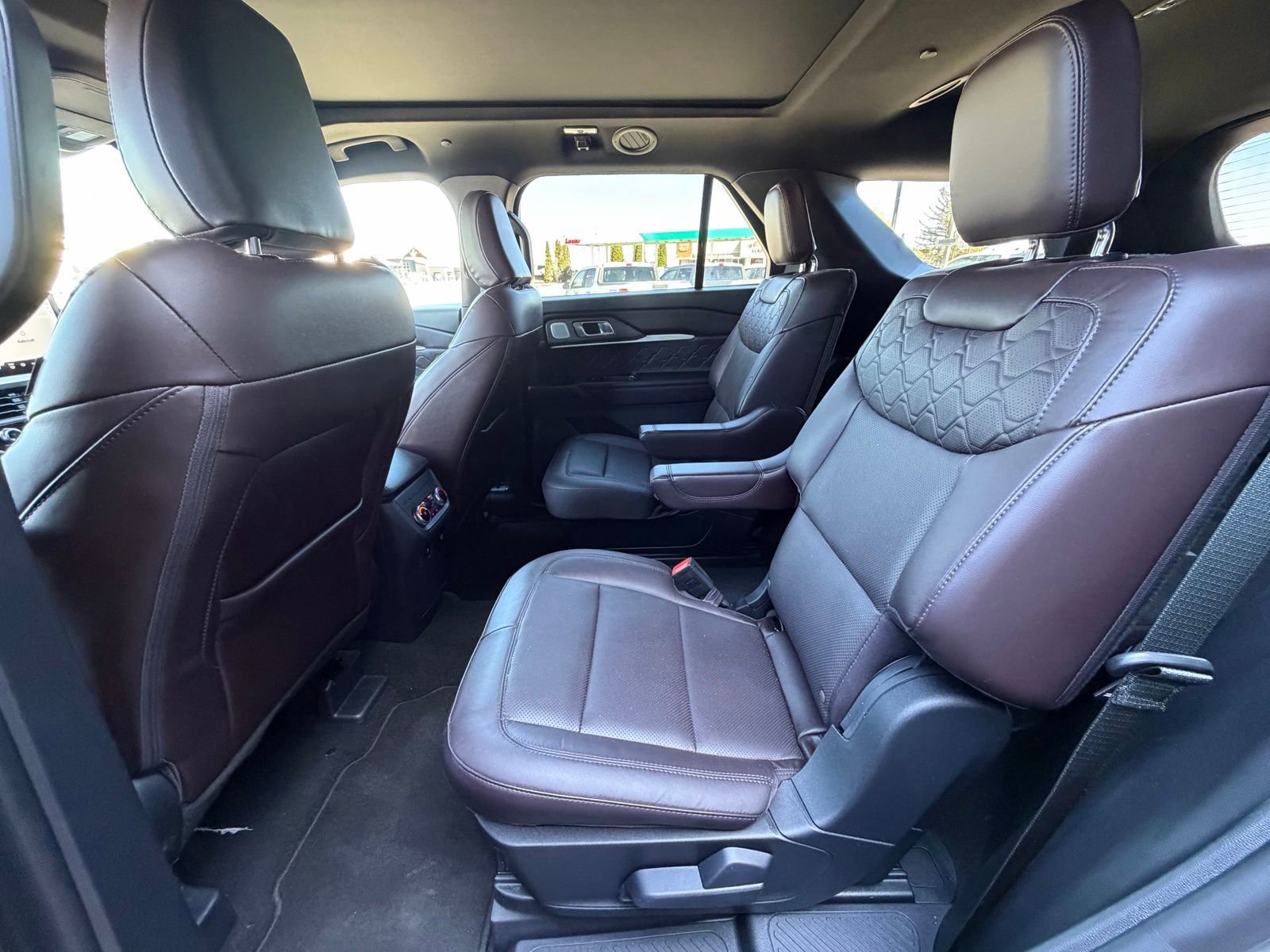 Used 2025 Ford Explorer Platinum w/ LUX Leather Package AWD/4WD image 11