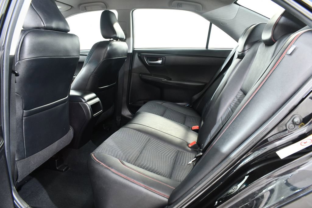 Used 2015 Toyota Camry SE FWD image 16