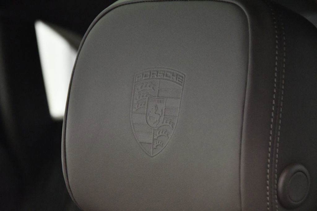 Used 2025 Porsche Macan image 37
