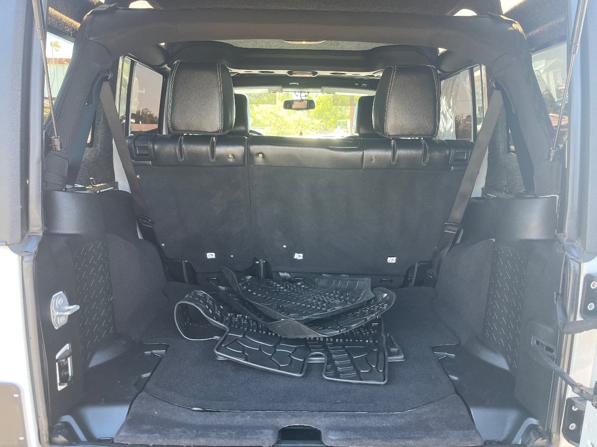 Used 2018 Jeep Wrangler Unlimited Rubicon w/ Connectivity Group AWD/4WD image 29