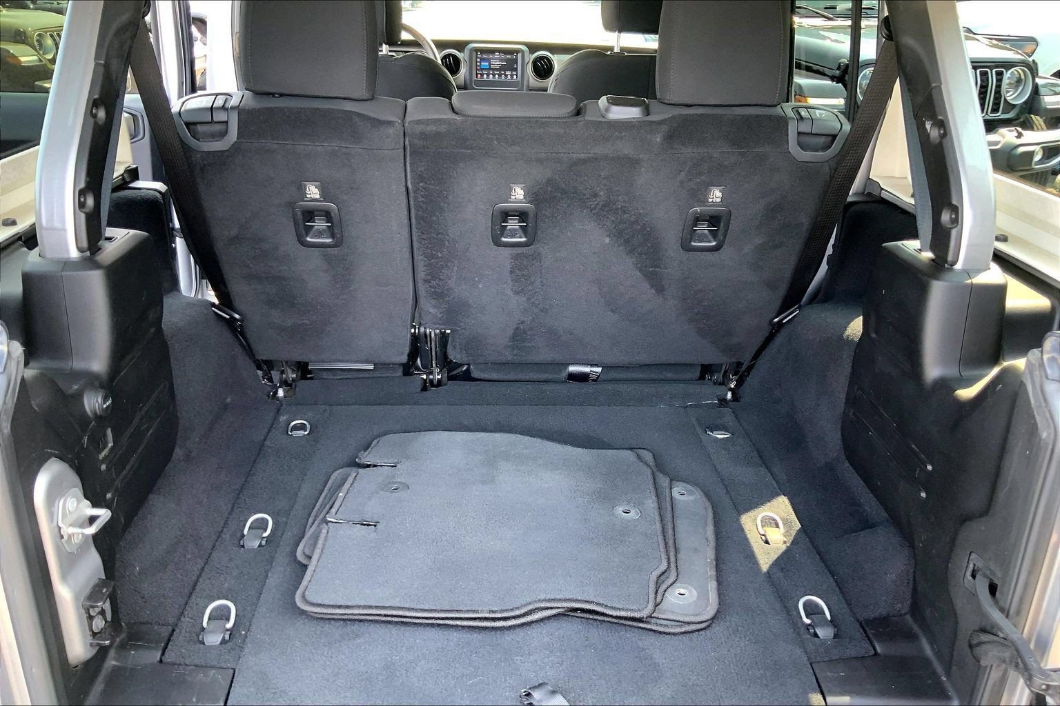 Used 2018 Jeep Wrangler Unlimited Sport S AWD/4WD image 29