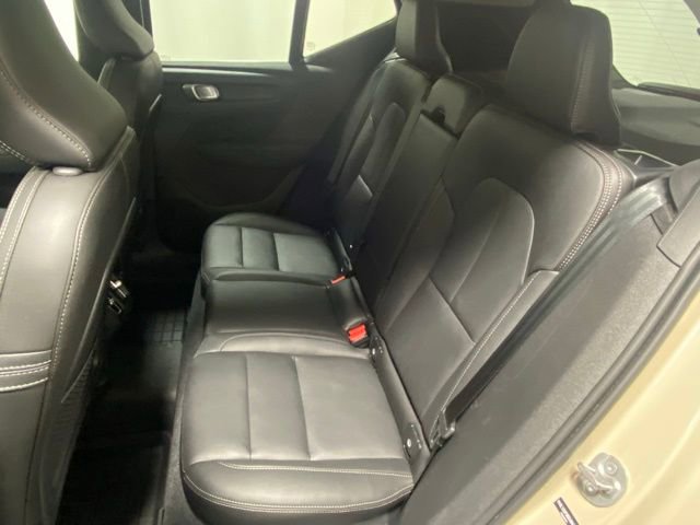 Certified 2025 Volvo XC40 B5 Ultra w/ Protection Package Premier image 13