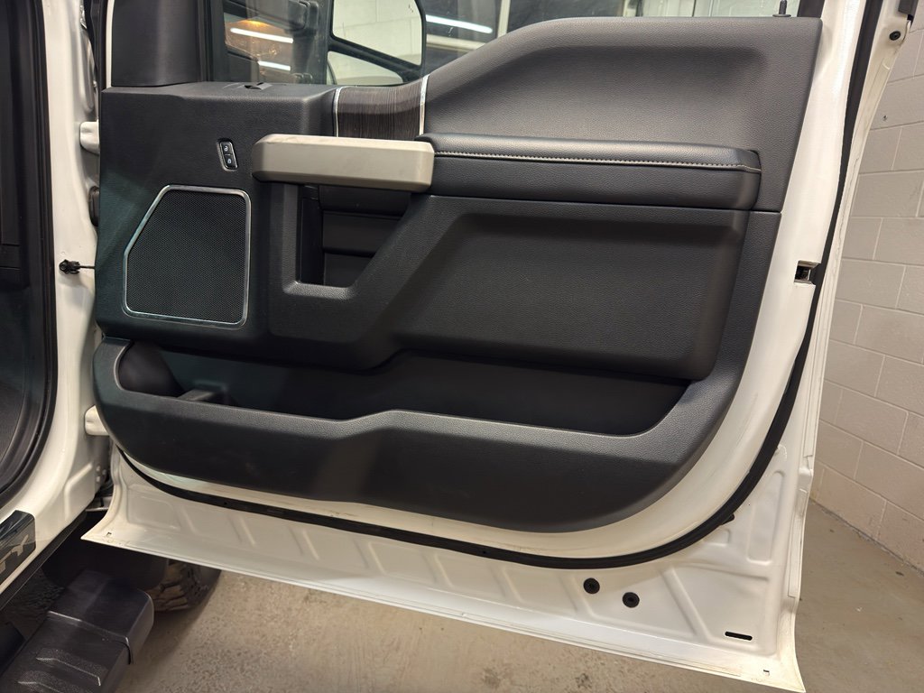 Used 2021 Ford F350 Lariat image 22