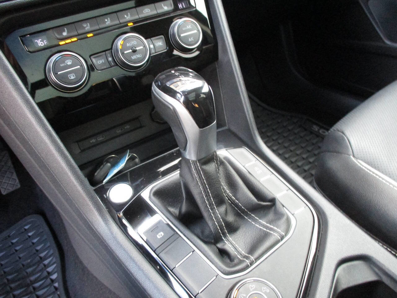 Used 2022 Volkswagen Taos SEL image 30