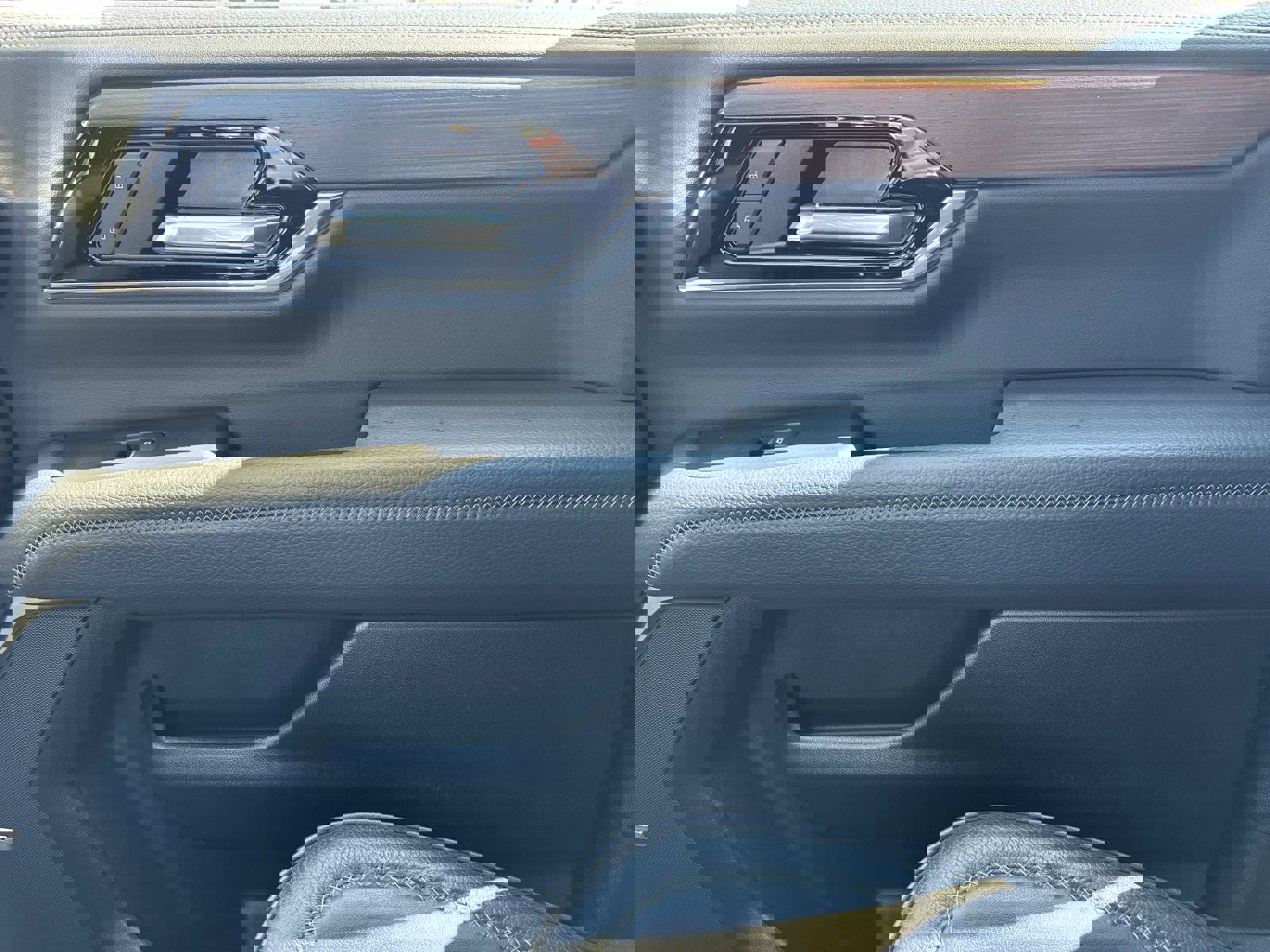 Used 2025 GMC Yukon XL Denali image 22