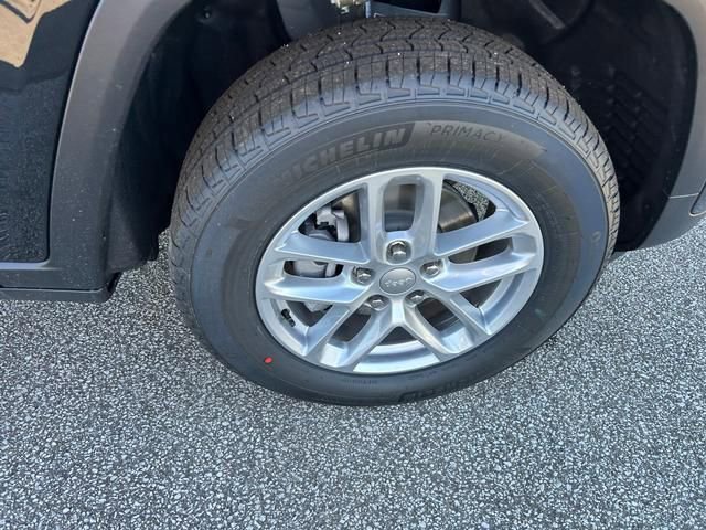 New 2025 Jeep Grand Cherokee 4WD image 33