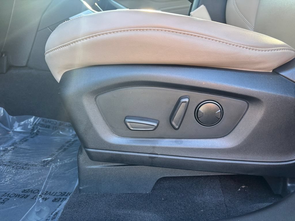 Used 2023 Ford Explorer XLT w/ Equipment Group 202A AWD/4WD image 12