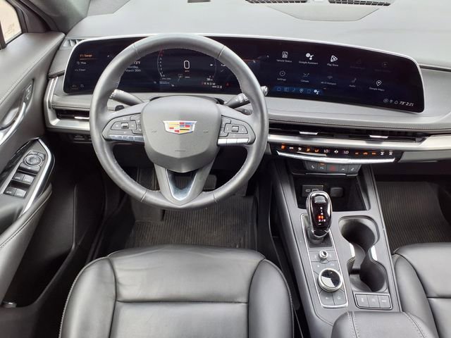 Used 2024 Cadillac XT4 Luxury w/ Cold Weather Package image 6