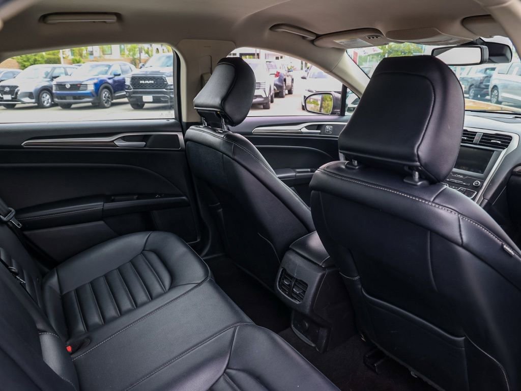 Used 2020 Ford Fusion SEL FWD image 16