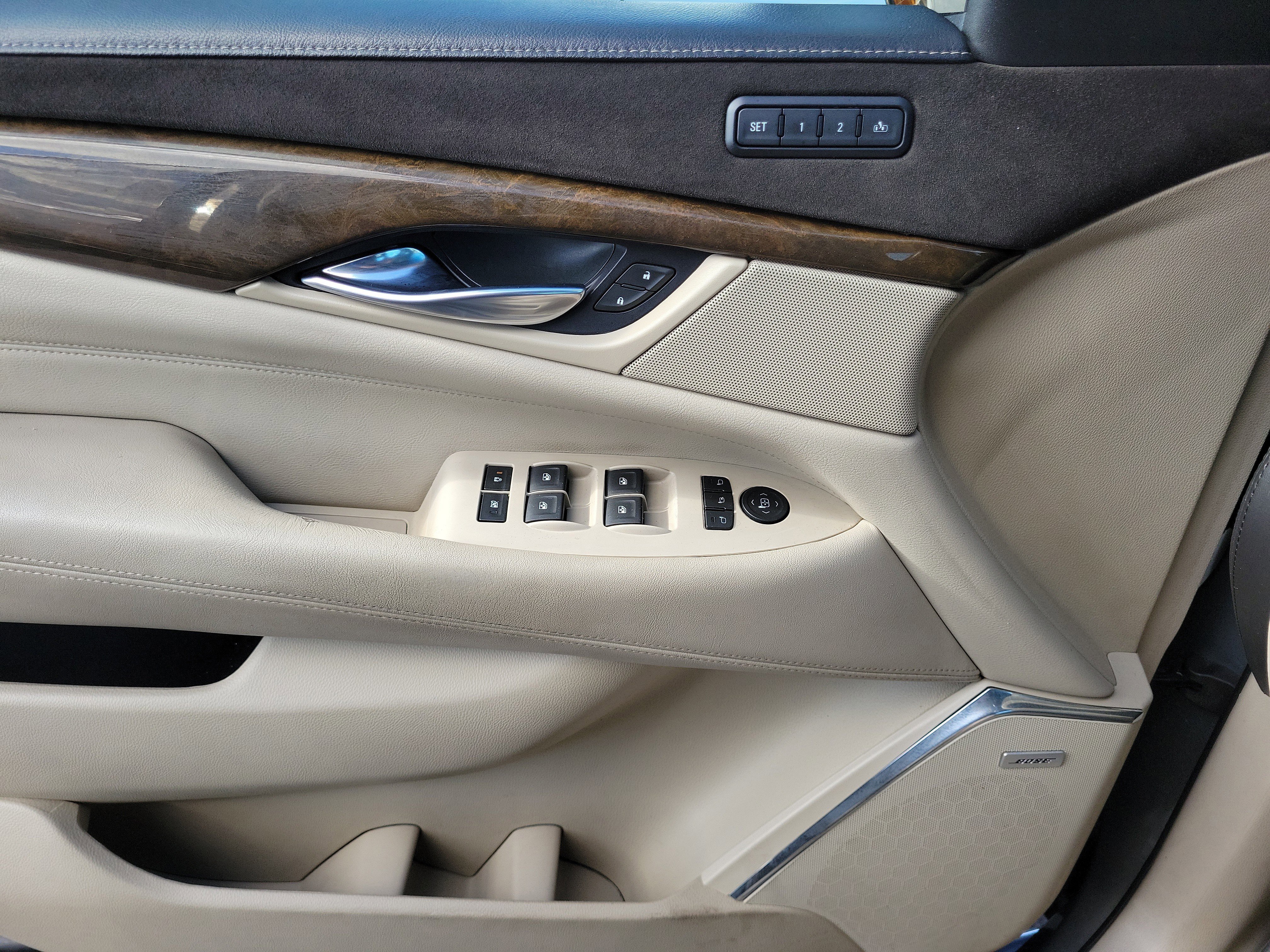 Used 2018 Cadillac Escalade Luxury image 25