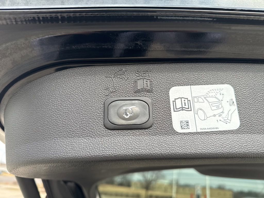 Used 2017 Ford Escape Titanium FWD image 20