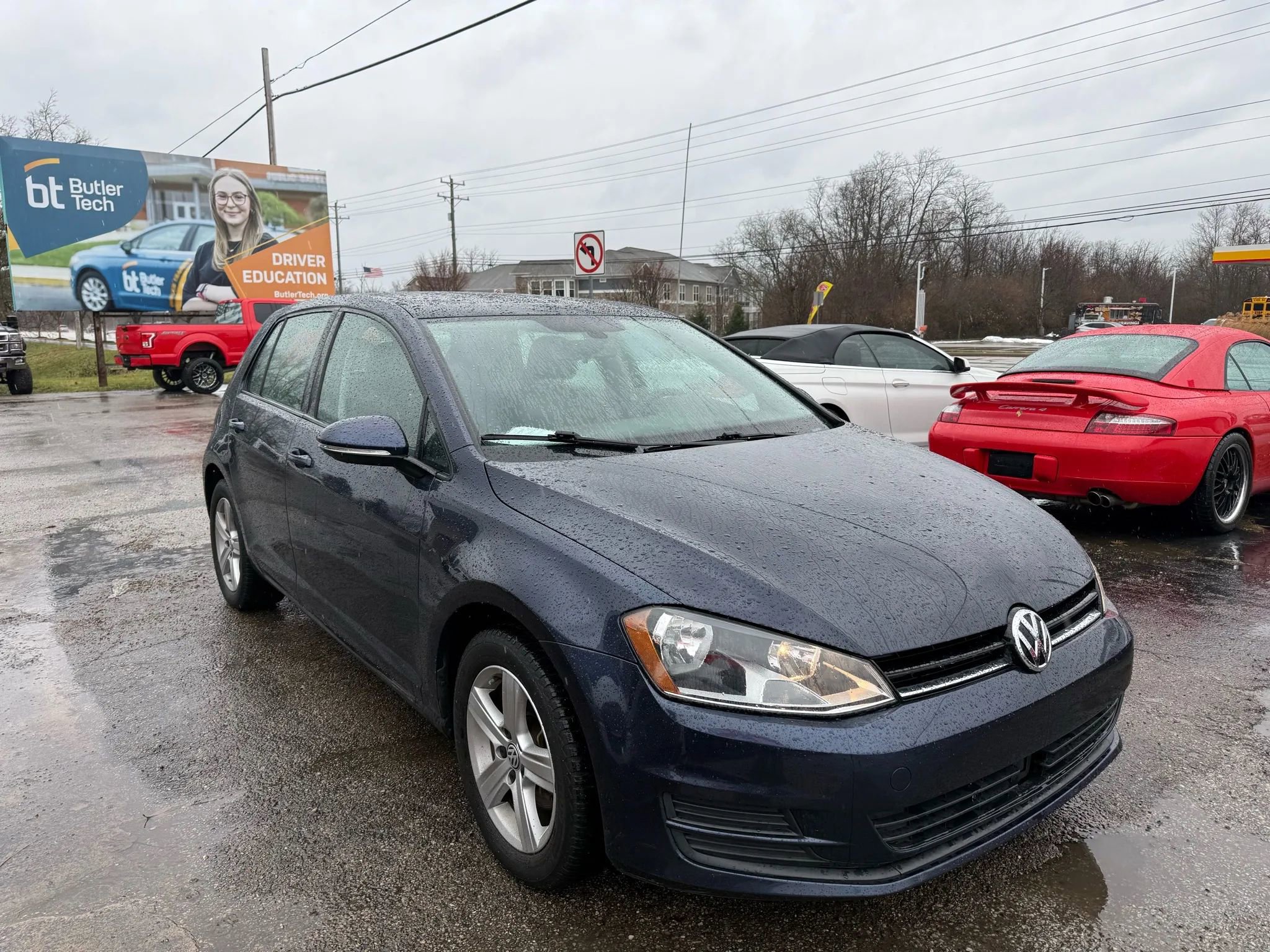 Used 2017 Volkswagen Golf Wolfsburg Edition image 9