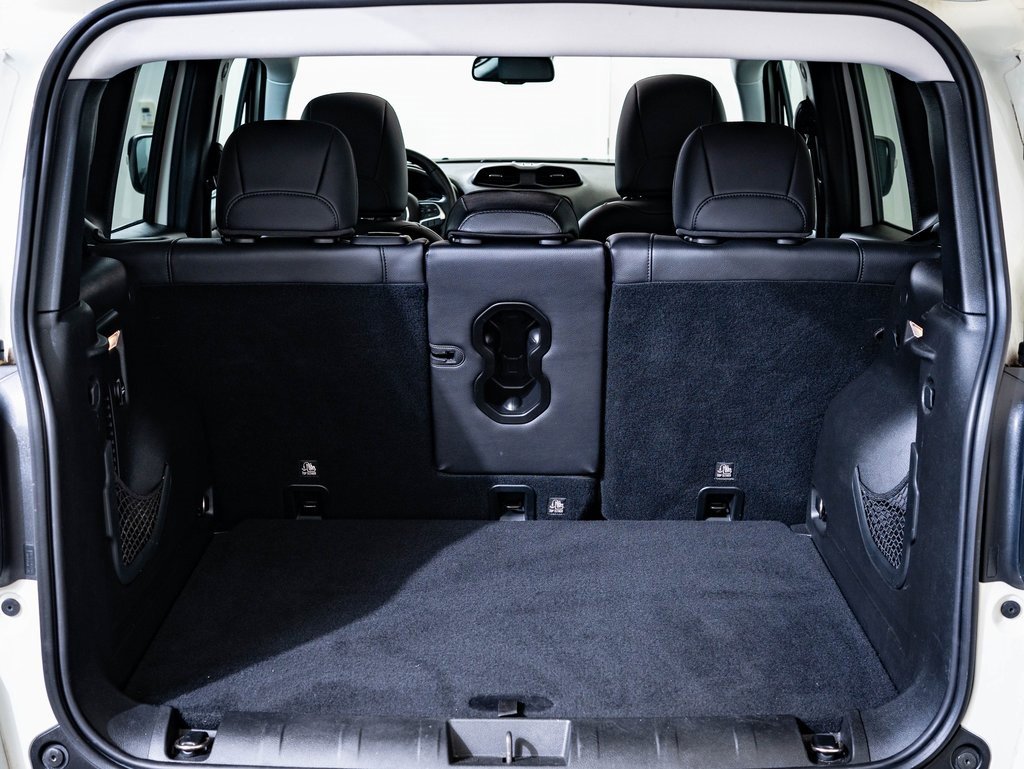 Used 2016 Jeep Renegade Trailhawk w/ Premium Trailhawk Package image 23