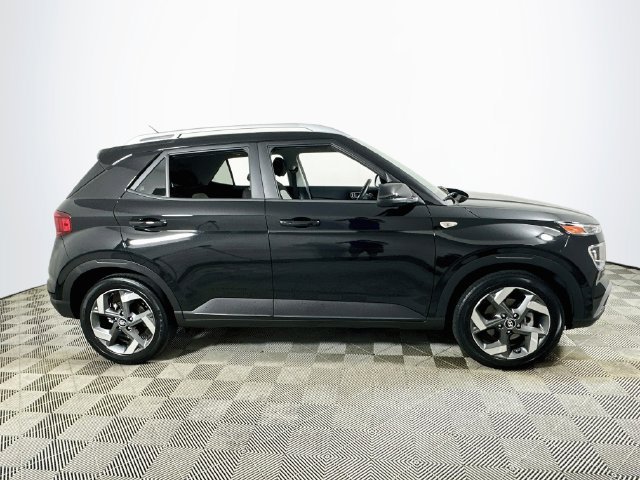 Used 2025 Hyundai Venue SEL FWD image 2