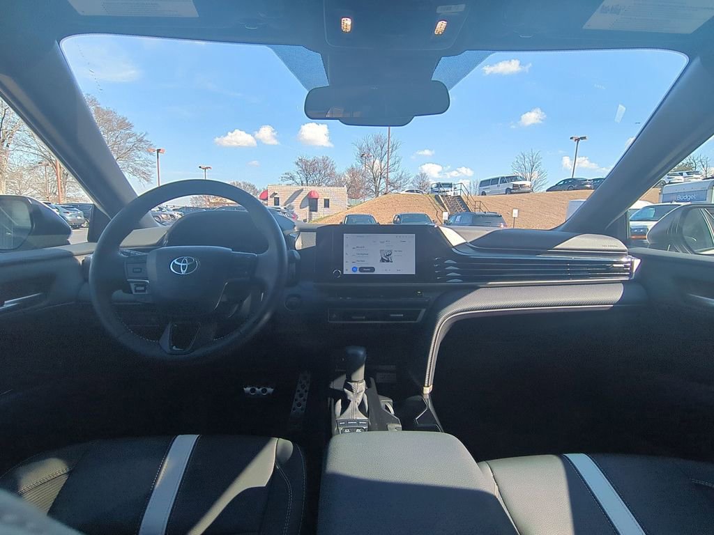 Used 2025 Toyota Camry SE image 26