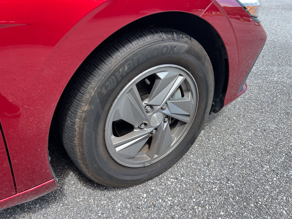 Used 2024 Hyundai Elantra SE FWD image 7