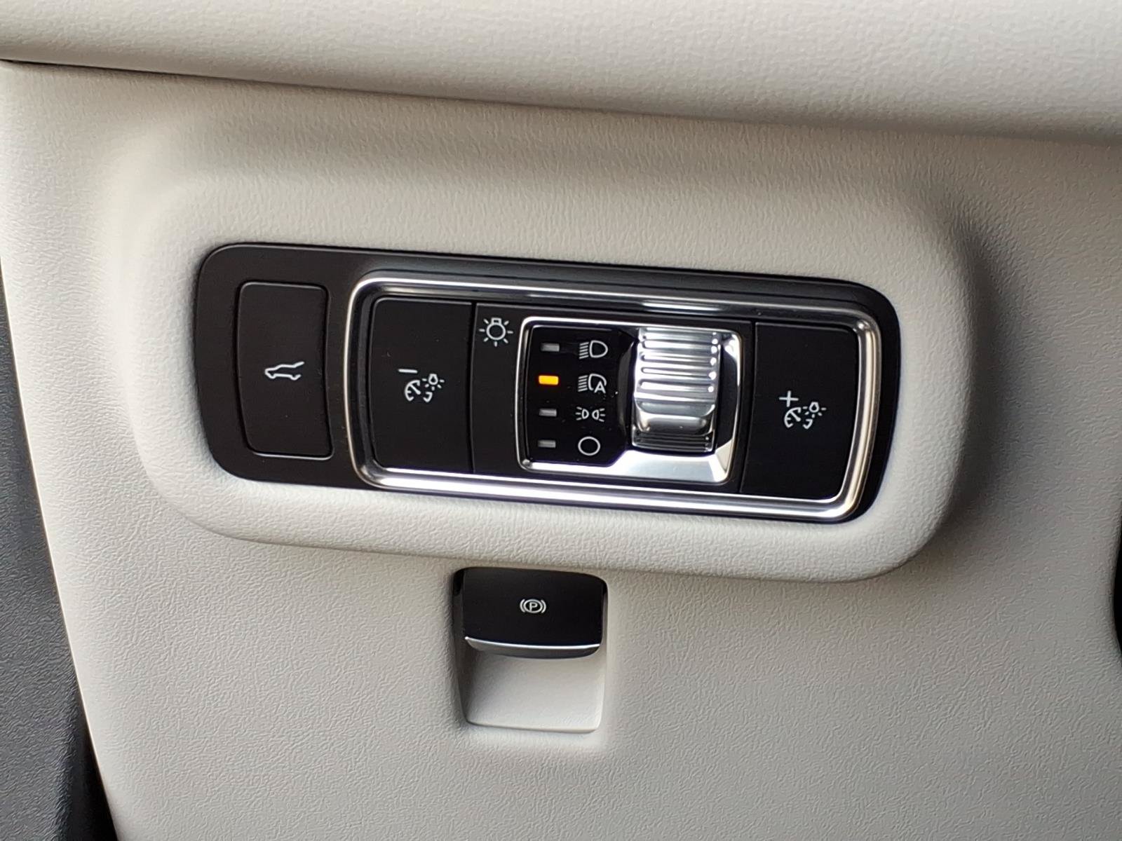 Used 2026 Lincoln Nautilus Premier AWD/4WD image 18
