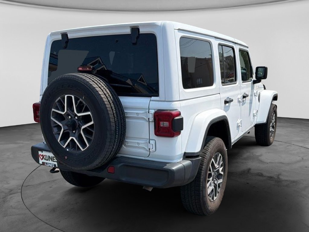 Used 2025 Jeep Wrangler Unlimited Sahara AWD/4WD image 9