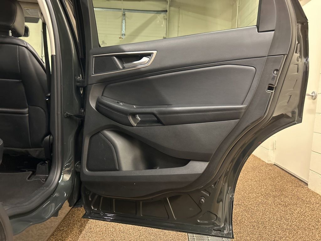 Used 2023 Ford Edge SEL image 9