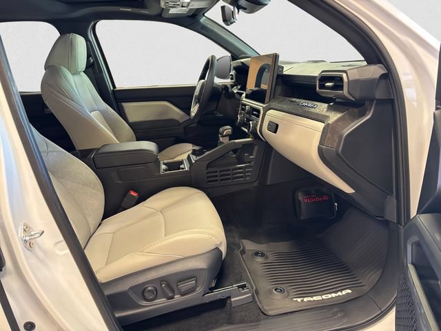 Used 2025 Toyota Tacoma Limited AWD/4WD image 16
