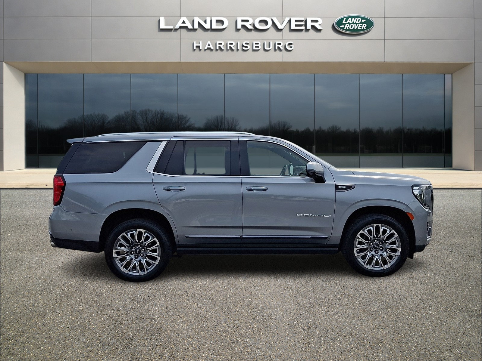Used 2023 GMC Yukon Denali Ultimate AWD/4WD image 5